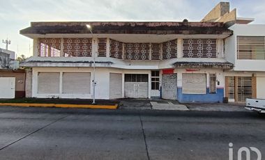 Edificio amplio en venta, 2 locales al frente y 2 niveles. Tapachula Chiapas