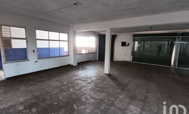 Edificio amplio en venta, 2 locales al frente y 2 niveles. Tapachula Chiapas