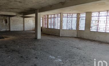 Edificio amplio en venta, 2 locales al frente y 2 niveles. Tapachula Chiapas