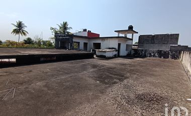 Edificio amplio en venta, 2 locales al frente y 2 niveles. Tapachula Chiapas