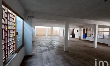 Edificio amplio en venta, 2 locales al frente y 2 niveles. Tapachula Chiapas