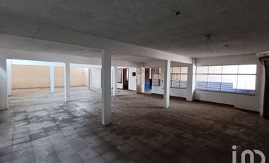 Edificio amplio en venta, 2 locales al frente y 2 niveles. Tapachula Chiapas