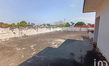 Edificio amplio en venta, 2 locales al frente y 2 niveles. Tapachula Chiapas