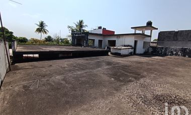 Edificio amplio en venta, 2 locales al frente y 2 niveles. Tapachula Chiapas