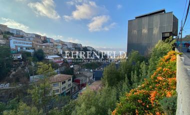 Cerro Alegre, Valparaíso. Casa en 4 niveles 750 m2 de terreno.