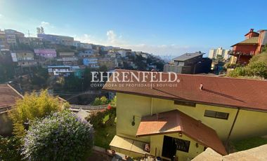 Cerro Alegre, Valparaíso. Casa en 4 niveles 750 m2 de terreno.