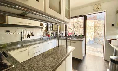 Cerro Alegre, Valparaíso. Casa en 4 niveles 750 m2 de terreno.