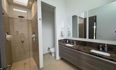 PRECIO DE OPORTUNIDAD-VENDO CASA EN MACADAMIA DEL RÍO, LA CALERA