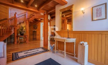 MAGNÍFICA CASA ORILLA LAGO LLANQUIHUE FRENTE VOLCÁN OSORNO