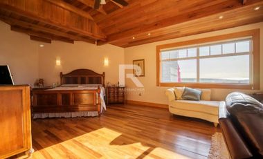 MAGNÍFICA CASA ORILLA LAGO LLANQUIHUE FRENTE VOLCÁN OSORNO