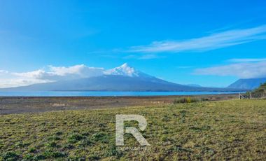 MAGNÍFICA CASA ORILLA LAGO LLANQUIHUE FRENTE VOLCÁN OSORNO