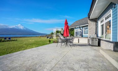 MAGNÍFICA CASA ORILLA LAGO LLANQUIHUE FRENTE VOLCÁN OSORNO