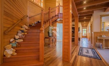 MAGNÍFICA CASA ORILLA LAGO LLANQUIHUE FRENTE VOLCÁN OSORNO