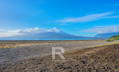 MAGNÍFICA CASA ORILLA LAGO LLANQUIHUE FRENTE VOLCÁN OSORNO