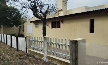 Casa en venta - 3 Dormitorios 2 Baños - San Clemente del Tuyú