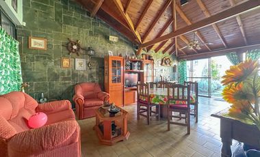 Casa en venta en Lanús Este con patio y piscina