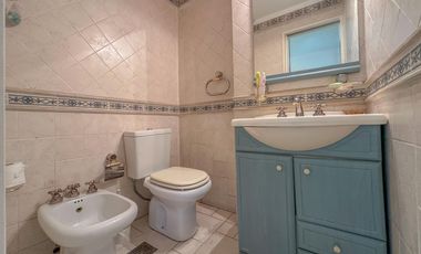 Casa en venta en Lanús Este con patio y piscina