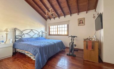 Casa en venta en Lanús Este con patio y piscina