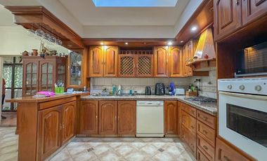 Casa en venta en Lanús Este con patio y piscina