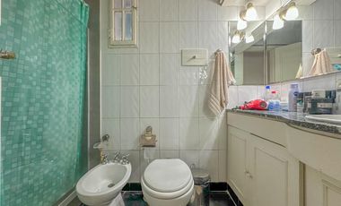 Casa en venta en Lanús Este con patio y piscina