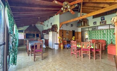 Casa en venta en Lanús Este con patio y piscina