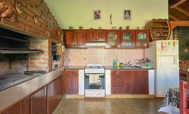 Casa en venta en Lanús Este con patio y piscina