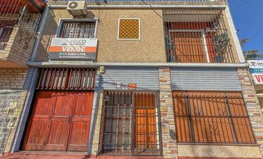 Casa en venta en Lanús Este con patio y piscina