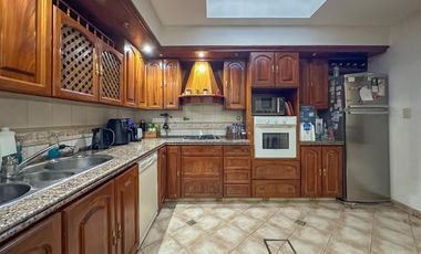 Casa en venta en Lanús Este con patio y piscina