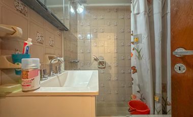 Casa en venta en Lanús Este con patio y piscina