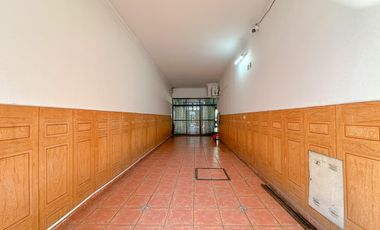 Casa en venta en Lanús Este con patio y piscina