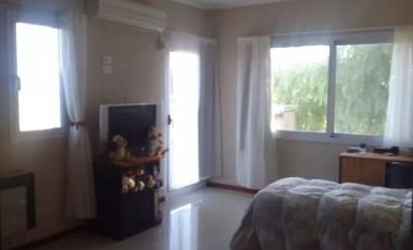 Casa en alquiler - 5 Dormitorios 5 Baños - Chascomus