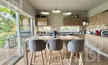 Casa de 6 ambiente en VENTA en barrio Güemes