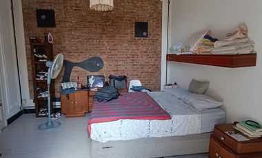 Casa de estilo refaccionada, 466m2 cub en dos plantas
