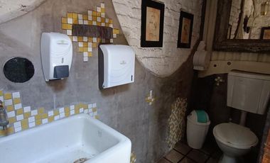 Casa de estilo refaccionada, 466m2 cub en dos plantas