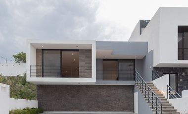 CASA AMUEBLADA EN RENTA EN ZIBATÁ QRO.