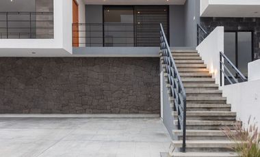 CASA AMUEBLADA EN RENTA EN ZIBATÁ QRO.