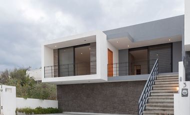 CASA AMUEBLADA EN RENTA EN ZIBATÁ QRO.