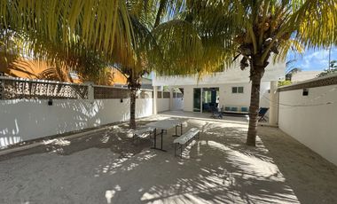 CASA EN VENTA EN TELCHAC, AMUEBLADA A UNAS CUADRAS DEL MAR