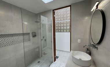 CASA EN VENTA EN TELCHAC, AMUEBLADA A UNAS CUADRAS DEL MAR