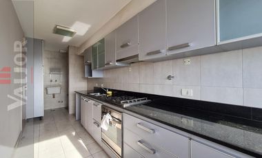 Departamento de 4 ambientes en duplex con terraza propia y cochera