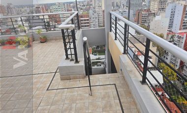 Departamento de 4 ambientes en duplex con terraza propia y cochera