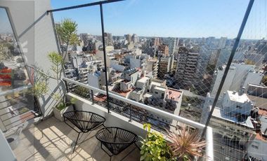 Departamento de 4 ambientes en duplex con terraza propia y cochera