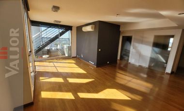 Departamento de 4 ambientes en duplex con terraza propia y cochera