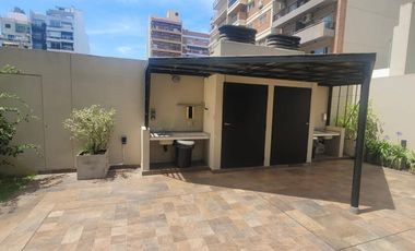 Departamento de 4 ambientes en duplex con terraza propia y cochera