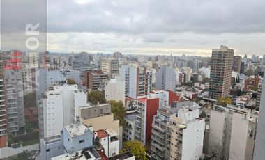 Departamento de 4 ambientes en duplex con terraza propia y cochera
