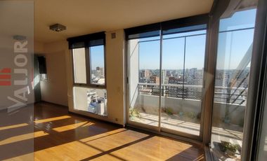 Departamento de 4 ambientes en duplex con terraza propia y cochera