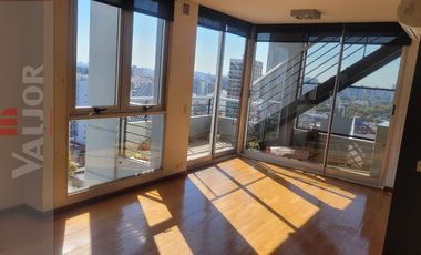 Departamento de 4 ambientes en duplex con terraza propia y cochera