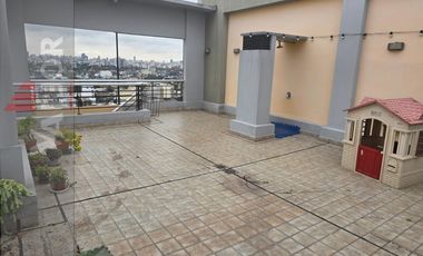 Departamento de 4 ambientes en duplex con terraza propia y cochera