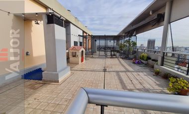 Departamento de 4 ambientes en duplex con terraza propia y cochera