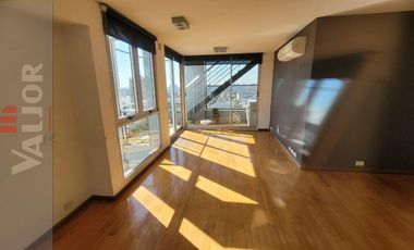 Departamento de 4 ambientes en duplex con terraza propia y cochera